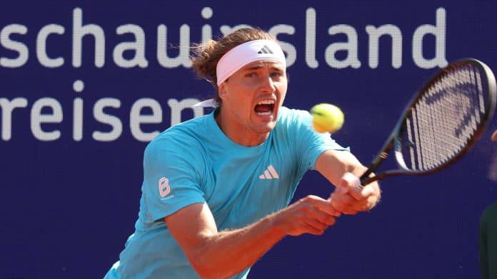 zverev-munich-2026-qf-holder زفيريف وكوبولي إلى نصف نهائي دورة ميونيخ