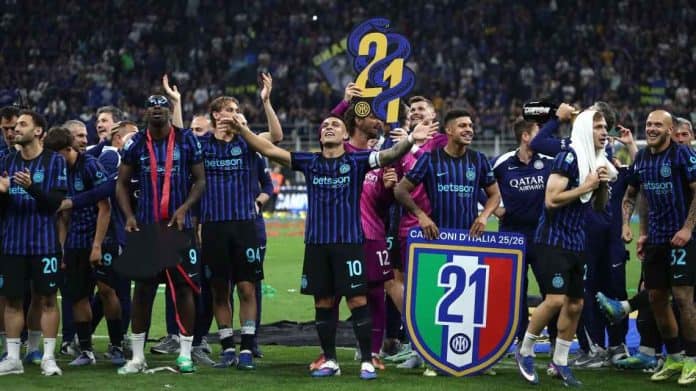 إنتر ميلان يعانق مجد الدوري الإيطالي قبل ثلاث جولات من الختام إنتر ميلان يعانق مجد الدوري الإيطالي قبل ثلاث جولات من الختام