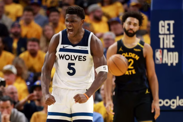 إدواردز يقود تمبروولفز لوضع ووريرز على حافة الإقصاء في NBA
