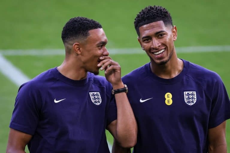 أرنولد ينضم لريال مدريد ويواصل إرث النجوم البريطانيين