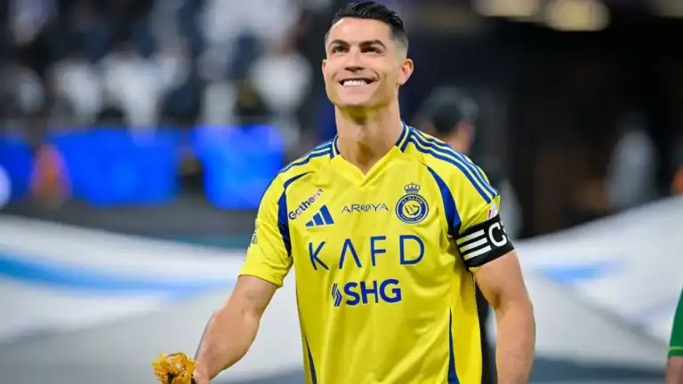 رونالدو يمدد عقده مع النصر حتى 2027 ويصبح شريكًا في ملكية النادي