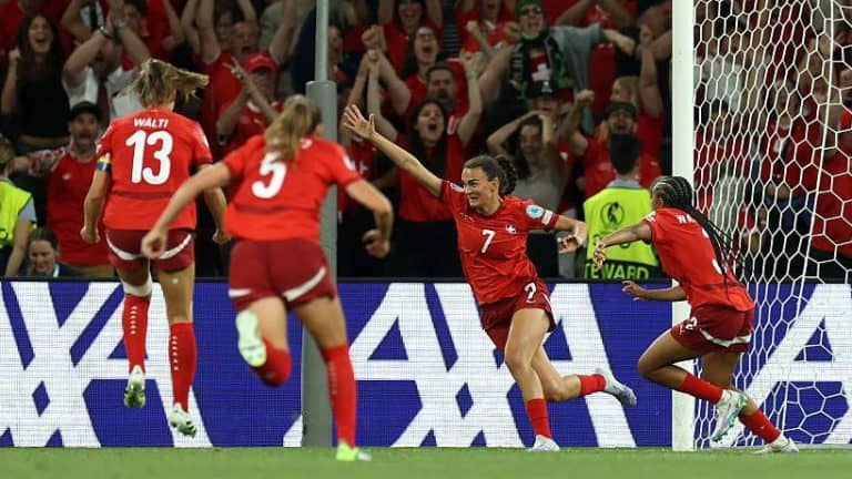 ريولا شيمايلي سجل هدف التعادل لسويسرا
