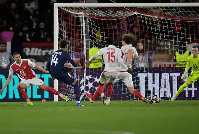 Monaco-vs-Paris-Saint-Germain-UEFA-Champions-League-Playoff-2 دوي يُكمل ريمونتادا باريس أمام موناكو 3-2 في أبطال أوروبا