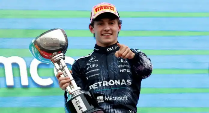 завантаження أنتونيلي يفوز بجائزة اليابان ويتصدر الفورمولا 1