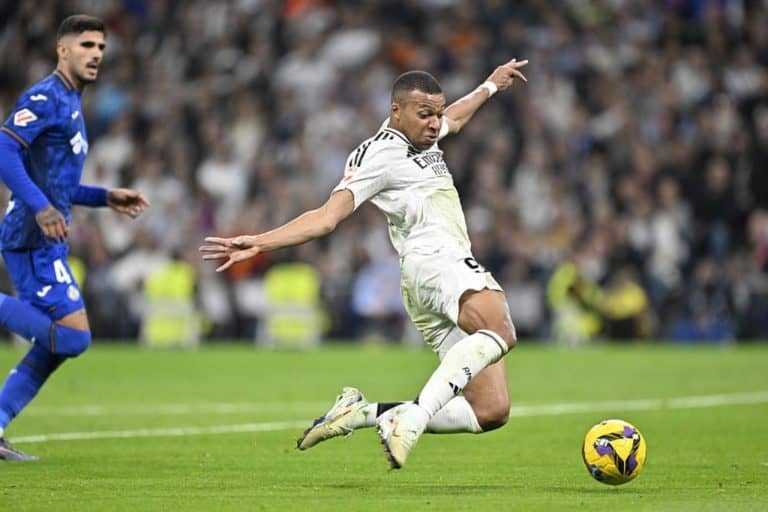 أزمة الإصابات تضرب ريال مدريد: مبابي يسابق الزمن للحاق بموقعة "الكلاسيكو"