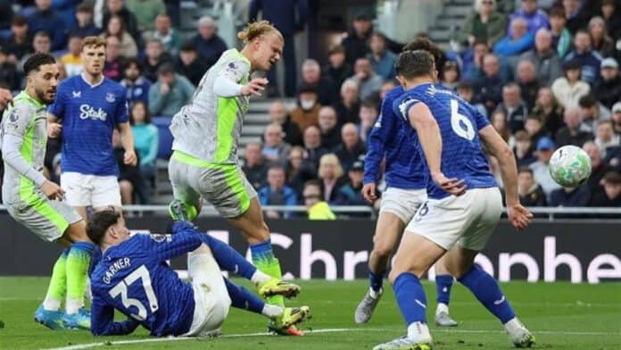 مانشستر سيتي يتعادل 3-3 مع إيفرتون بهدف دوكو القاتل