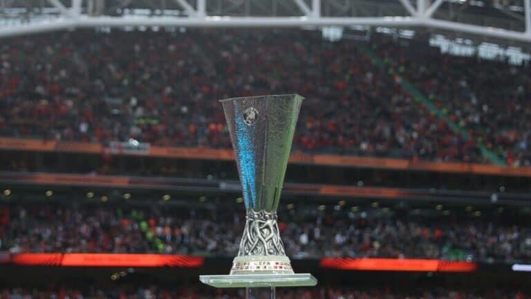 نهائي الدوري الأوروبي بين فرايبورغ وأستون فيلا
