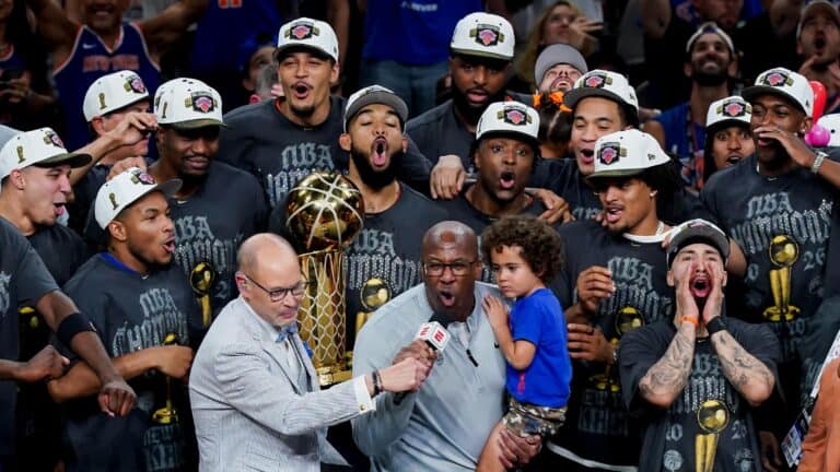 برونسون يقود نيكس إلى لقب NBA