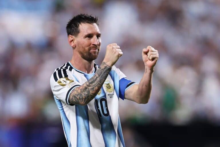 ميسي يحتفل بعيد ميلاده الـ39 في كأس العالم