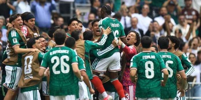 المكسيك تهزم جنوب إفريقيا في افتتاح المونديال