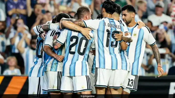 e78ik2j8_argentina-x_625x300_10_June_26 ميسي يسجل في فوز الأرجنتين على آيسلندا