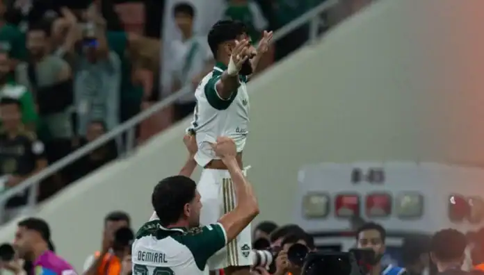 HQrBQC6XMAAtq5_231845_large الأهلي السعودي يتأهل إلى ربع نهائي كأس القارات