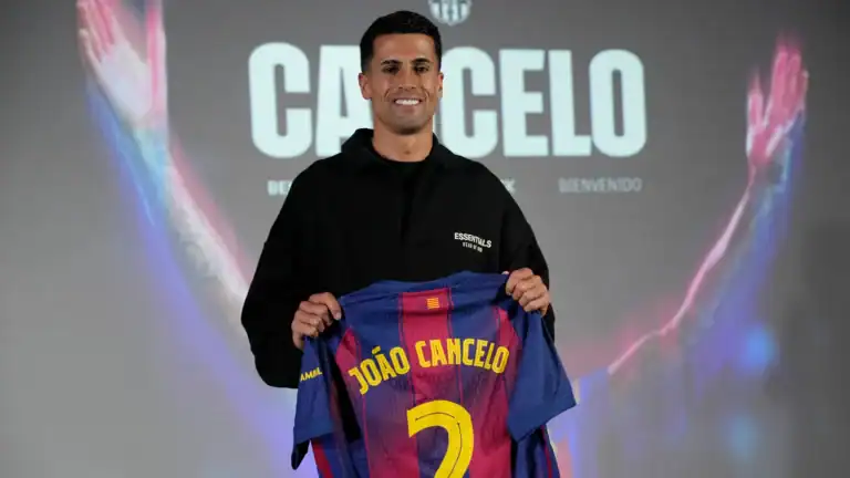 برشلونة يتفق على إعادة جواو كانسيلو من الهلال