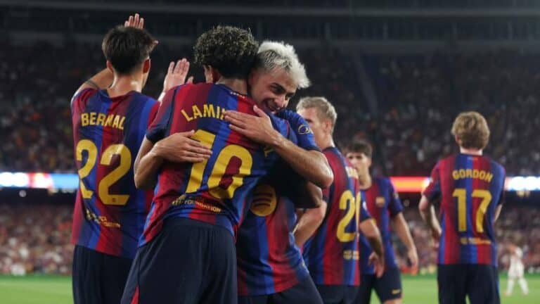 برشلونة يكتسح فالنسيا 5-0 وينفرد بصدارة الليغا