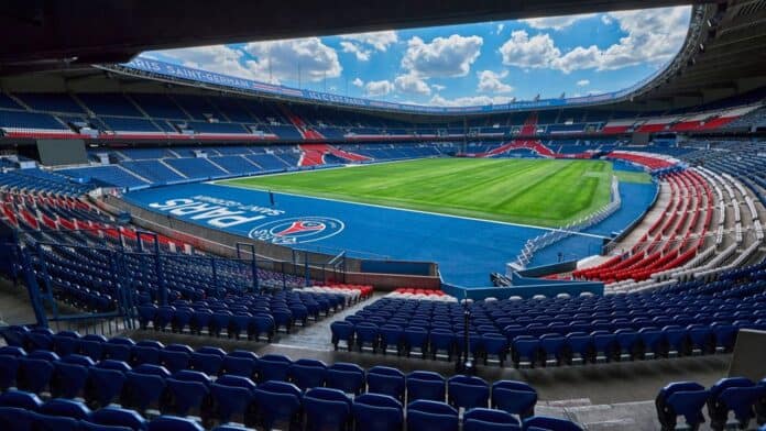 Paris,,France,-,July,2022:,Pitch,View,At,Parc,Des باريس سان جيرمان يجدد أرضية حديقة الأمراء قبل موناكو
