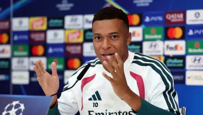 AFP__20260907__C7JU84D__v1__MidRes__FblEurC1RealMadridPresser_171022 مبابي يتحدث عن حظوظه في الفوز بالكرة الذهبية