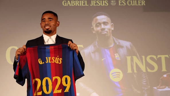 images (1) برشلونة يعلن التعاقد مع غابرييل جيسوس حتى 2029
