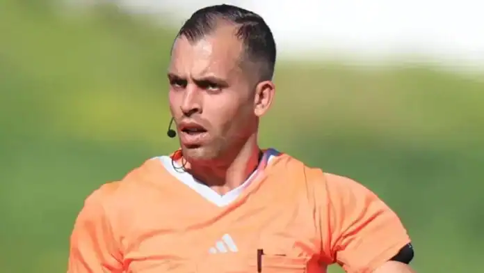 1778517181-1 باديس بن صالح حكم مباراة النادي الصفاقسي والترجي الرياضي التونسي