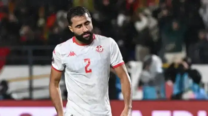 1789675013-1 علي عبدي ظهير المنتخب التونسي ونادي نيس خلال مباراة