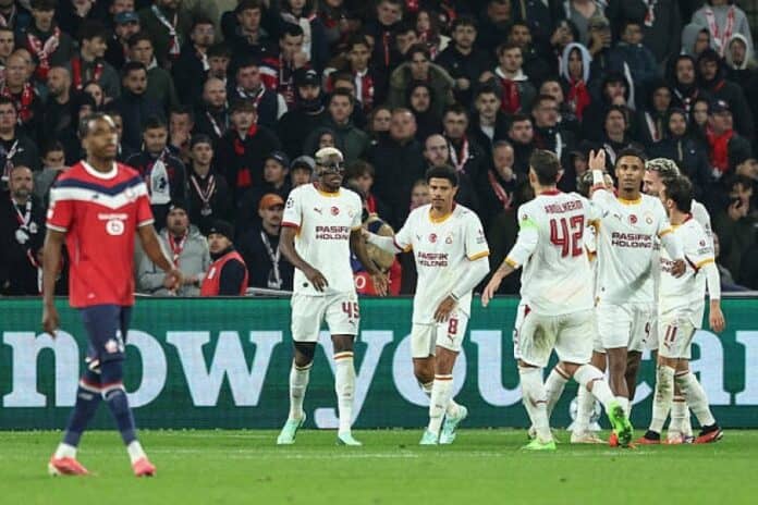 17926073932510 لاعبو ليل خلال مباراة غلطة سراي في دوري أبطال أوروبا على ملعب بيير موروا