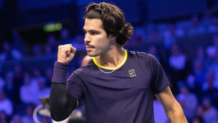 alcaraz-bat-khachanov-et-zverev-s-1 Carlos Alcaraz lors de son match contre Karen Khachanov au premier tour du tournoi de tennis de Vienne