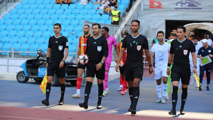 arbitre-1-1 Un arbitre dirige un match de la Ligue professionnelle tunisienne de première division