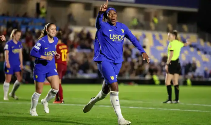 chelsea-bat-la-roma-en-ligue Les joueuses de Chelsea célèbrent un but marqué face à la Roma en Ligue des champions féminine