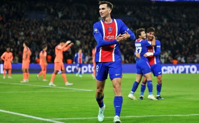 لاعبو باريس سان جيرمان يحتفلون بهدف أمام برشلونة في دوري أبطال أوروبا