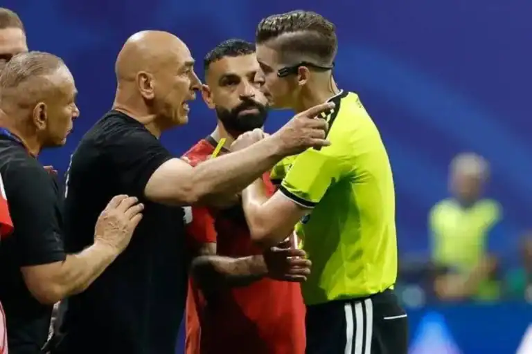 La FIFA suspend Hossam Hassan pour trois matchs et Mostafa Zico pour cinq